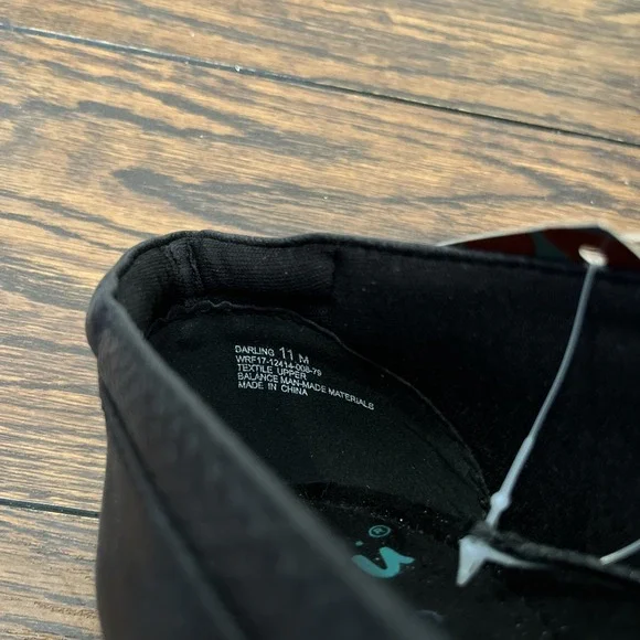 Yuu Darling Slip On Shoes Womens Size 11 M Black Almond Toe Comfort - Picture 5 of 5